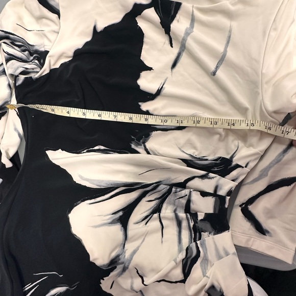 Ralph Lauren side pleated midi dress size
8 -black and creamy white - Picture 7 of 9